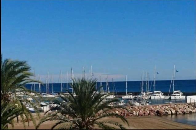 Beachfront Vila Valencia Kültér fotó